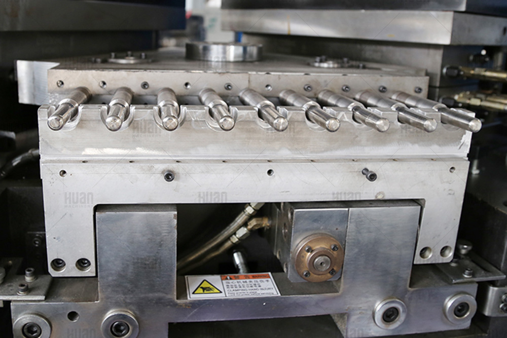 Maquinaria de moldeo por soplado por inyección de alta eficiencia, máquina de moldeo por soplado para hacer botellas de plástico para medicamentos