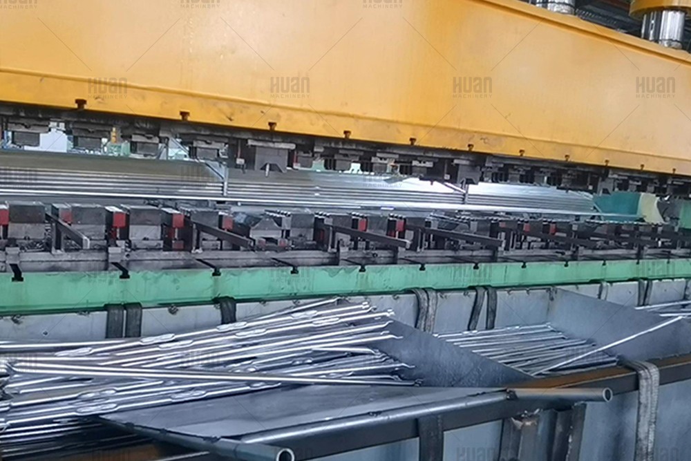 Máquina de prensado hidráulico de China para piezas de estampado de acero del tanque IBC