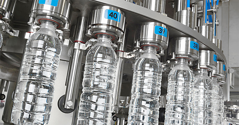 Máquina de llenado de botellas de champú líquido cosmético de alta velocidad más vendida en China, línea de producción de tapado, precio de fabricación a la venta